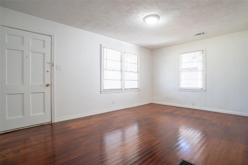 3323 W Clarendon Drive Property Photo 2
