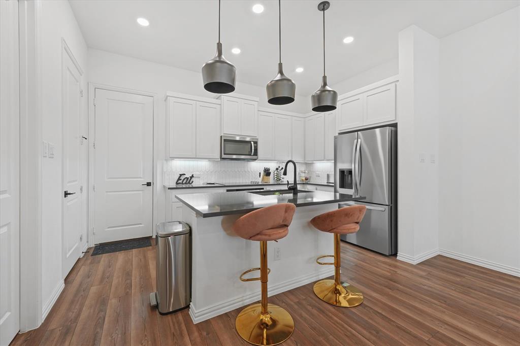 7562 Edgeware Road Property Photo 2