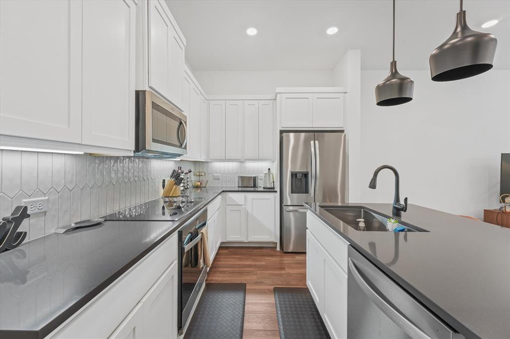 7562 Edgeware Road Property Photo 4