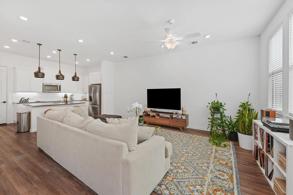 7562 Edgeware Road Property Photo 5