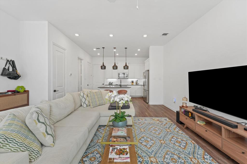 7562 Edgeware Road Property Photo 6