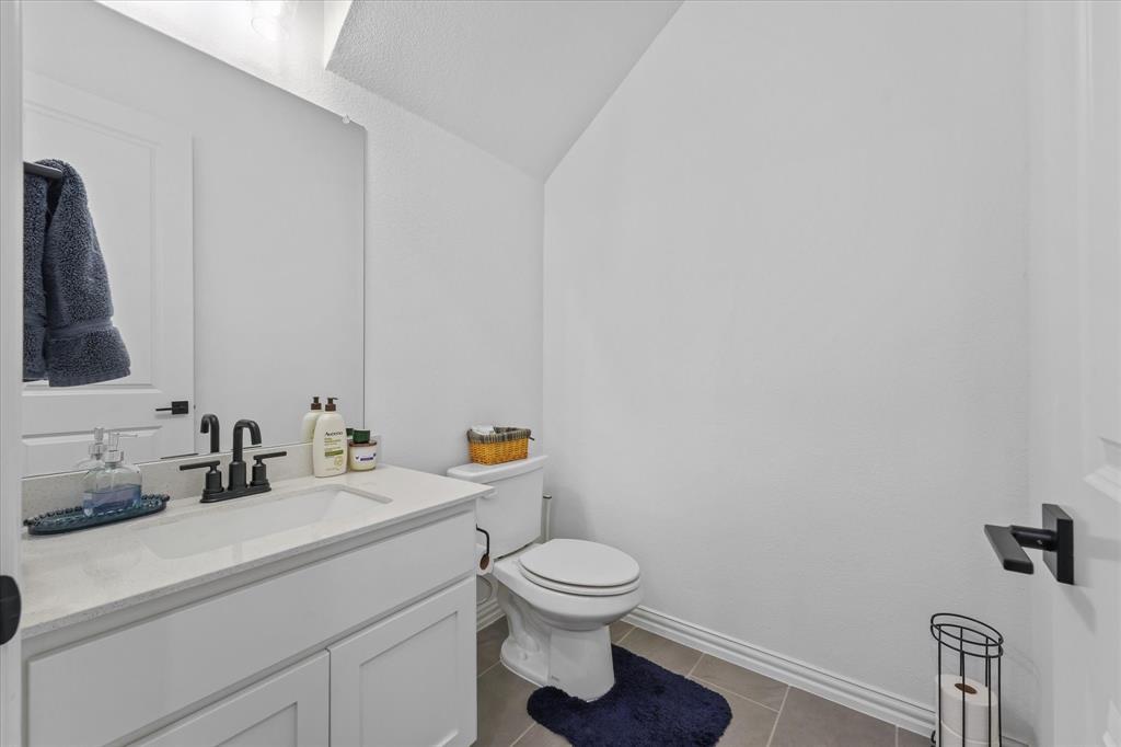 7562 Edgeware Road Property Photo 7