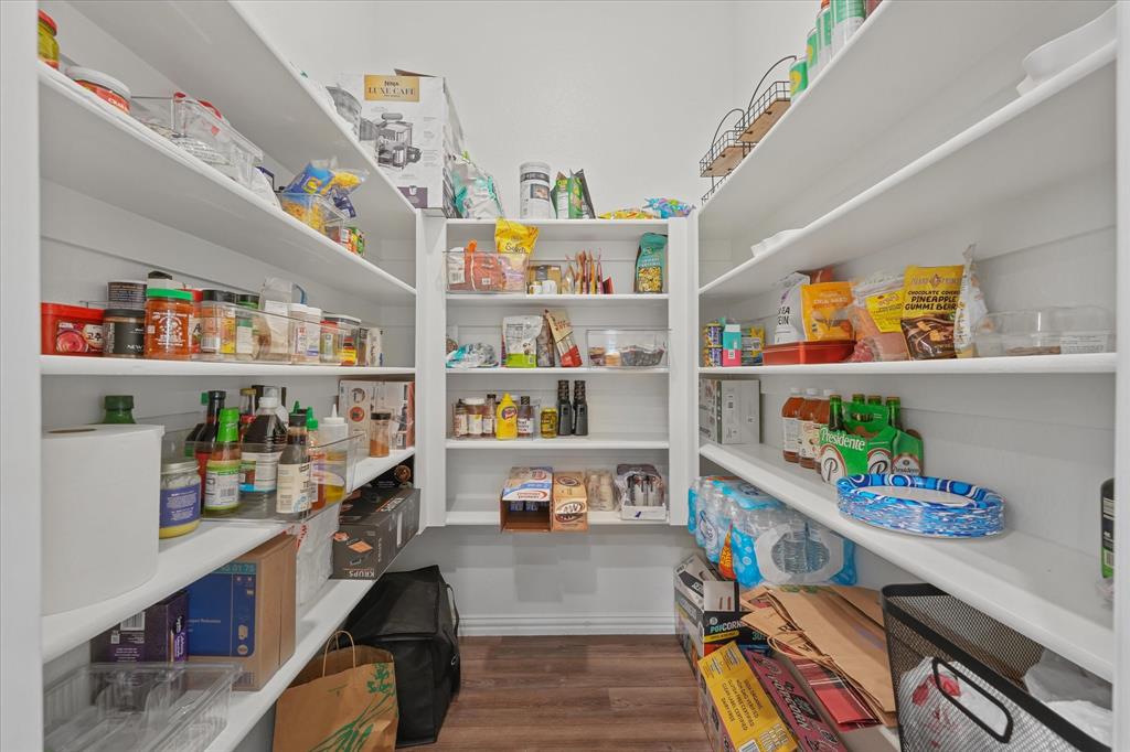 7562 Edgeware Road Property Photo 8