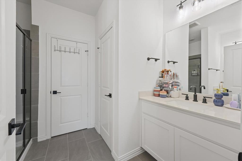 7562 Edgeware Road Property Photo 16