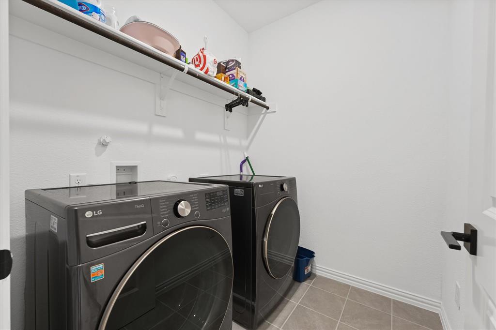 7562 Edgeware Road Property Photo 23