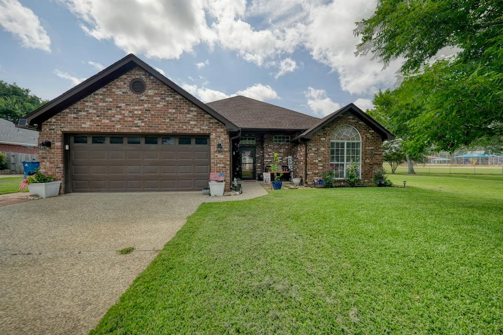 643 Winchester Drive Property Photo 1
