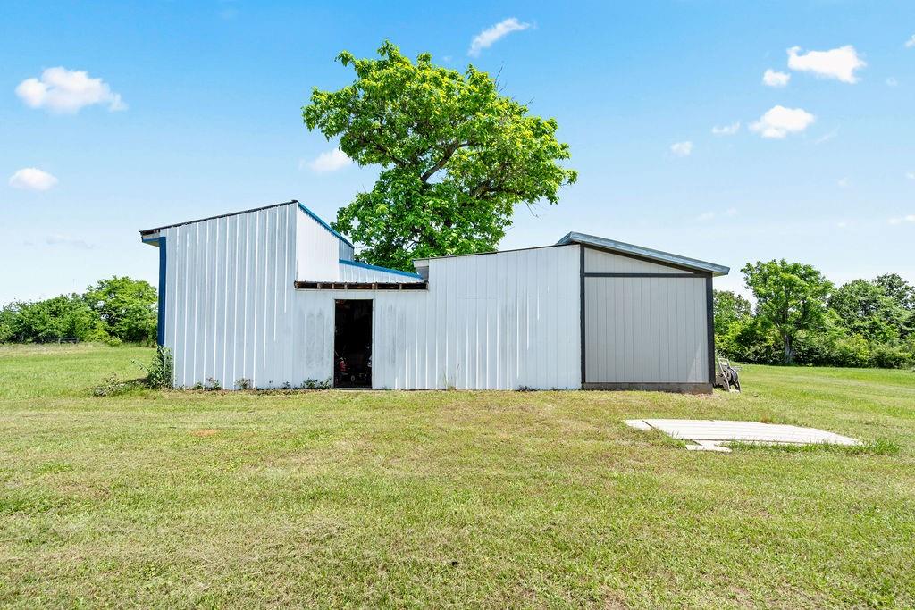 8869 County Road 1617 Property Photo 21
