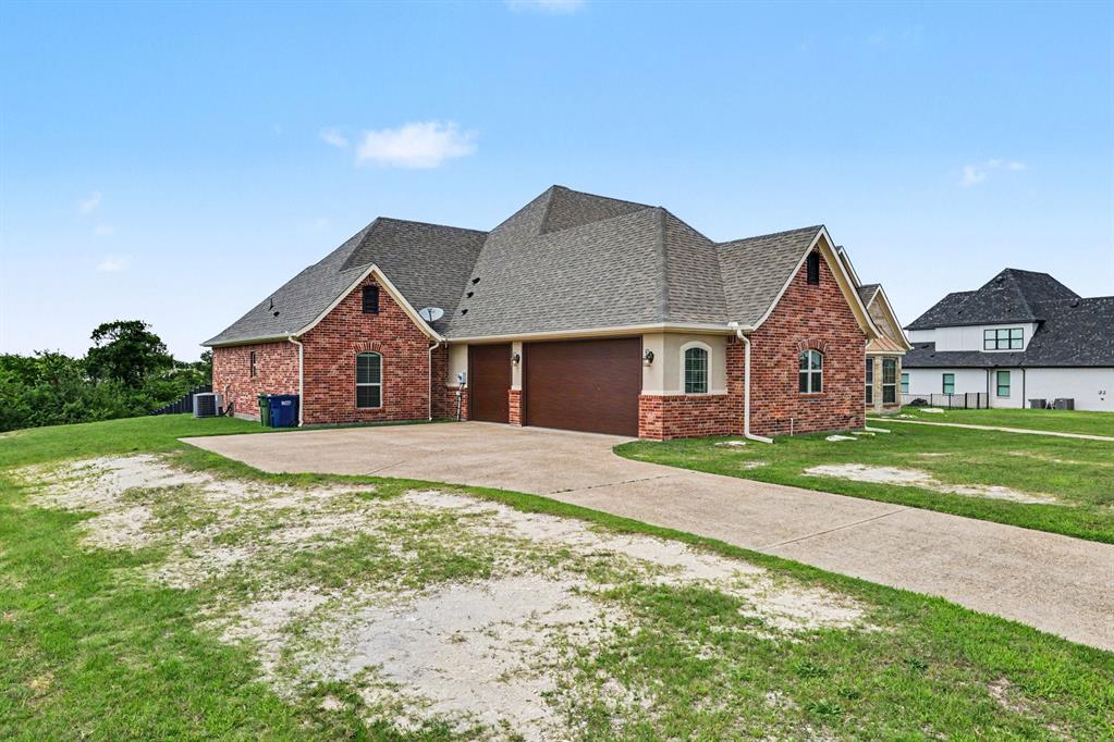 2016 Fox Bend Trace Property Photo 4