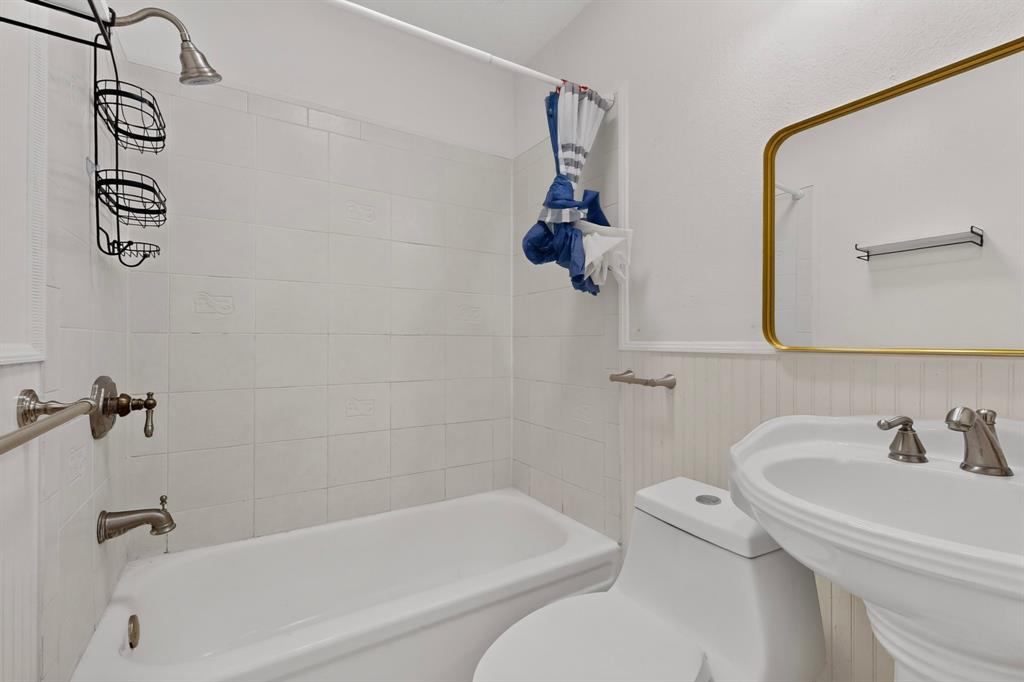2041 Hemlock Drive Property Photo 11