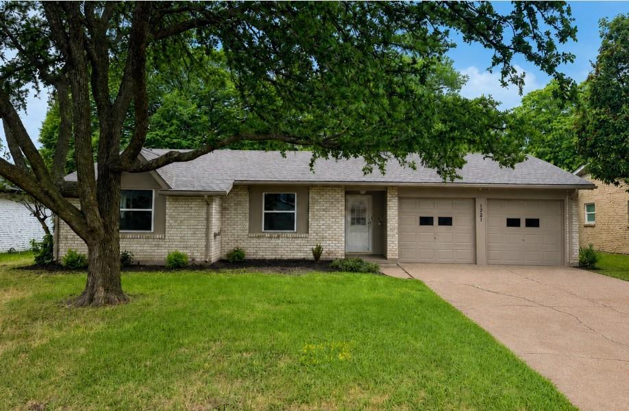 1221 Greenway Drive Property Photo 1