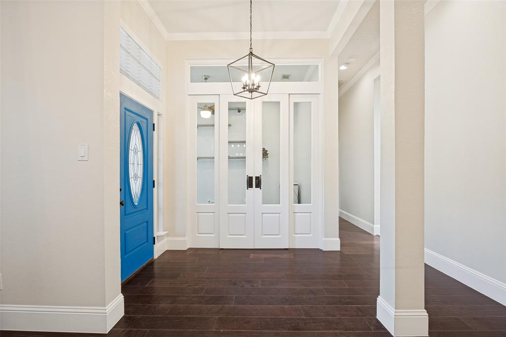 2100 Los Rios Boulevard Property Photo 3