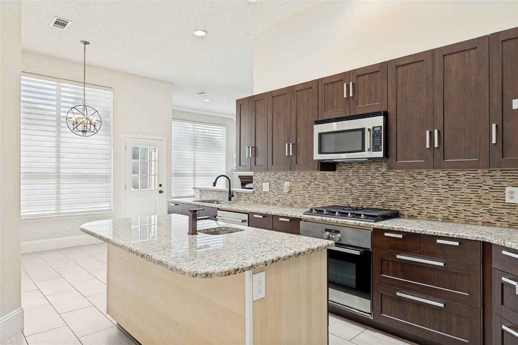 2100 Los Rios Boulevard Property Photo 10
