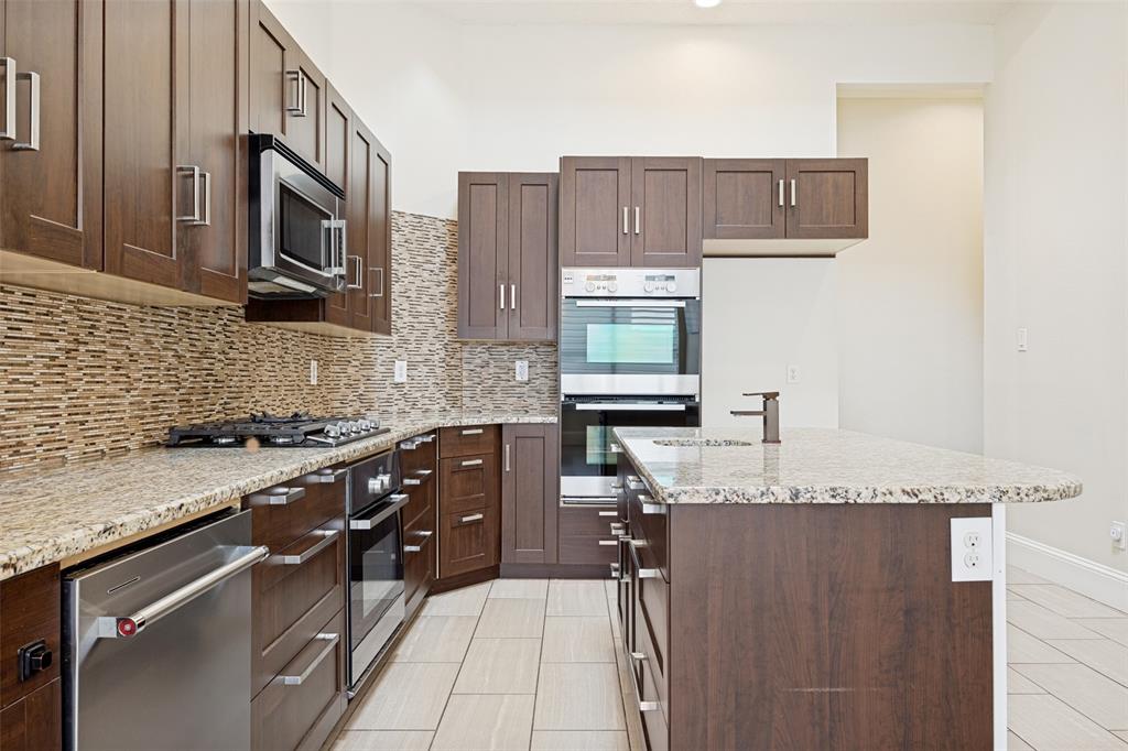 2100 Los Rios Boulevard Property Photo 11