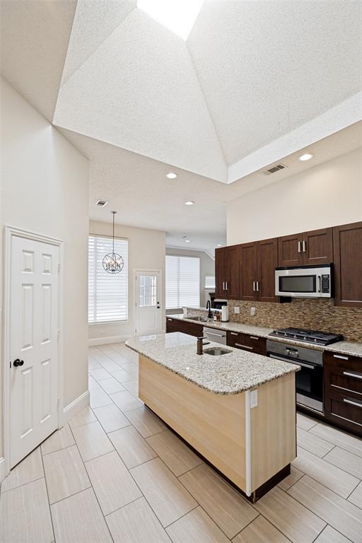 2100 Los Rios Boulevard Property Photo 12