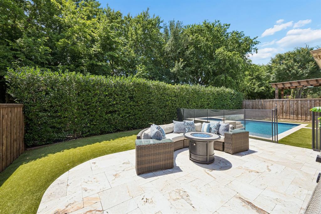 405 Cypress Garden Drive Property Photo 3