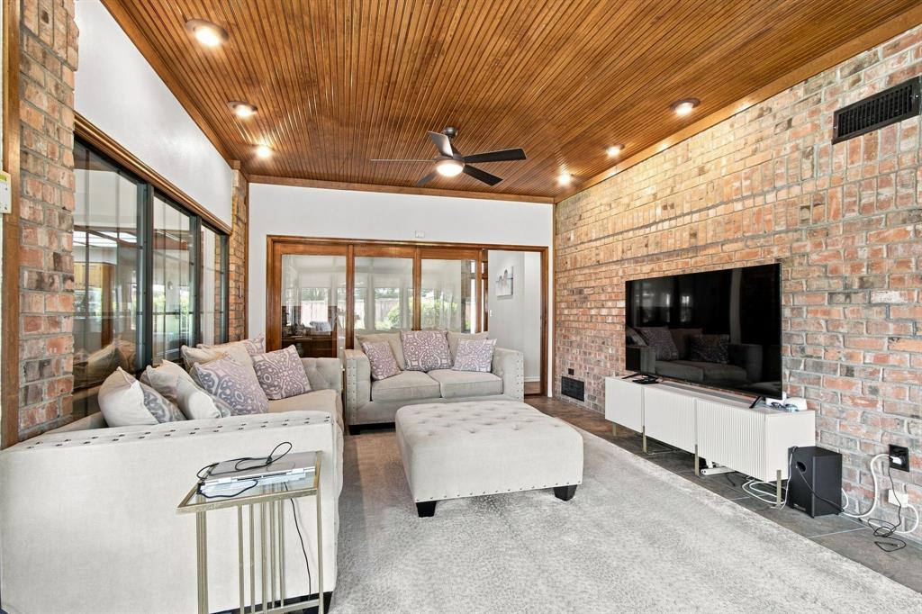 4012 Tumbril Property Photo 12