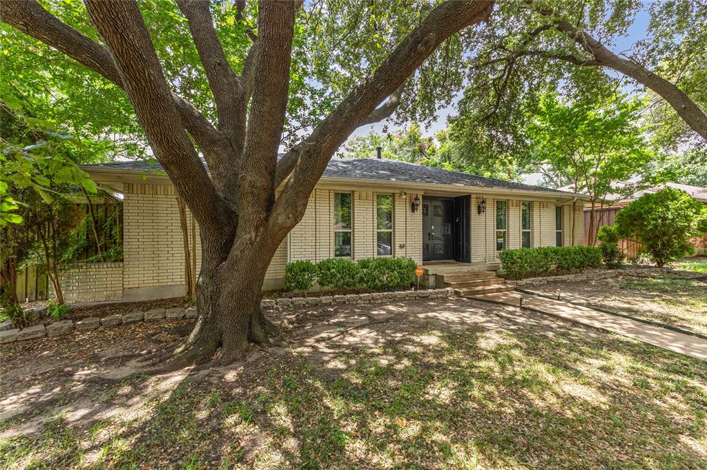 2304 Babalos Lane Property Photo 2