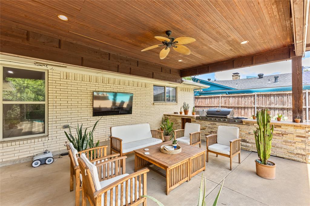 2304 Babalos Lane Property Photo 10