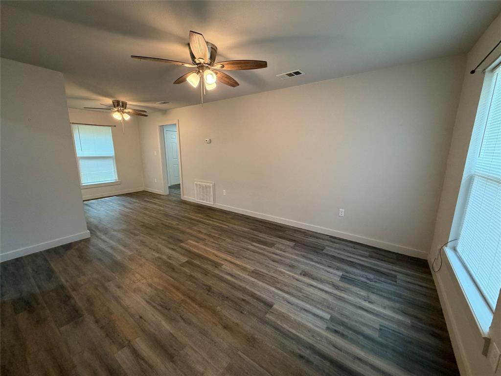 809 S Van Buren Property Photo 5