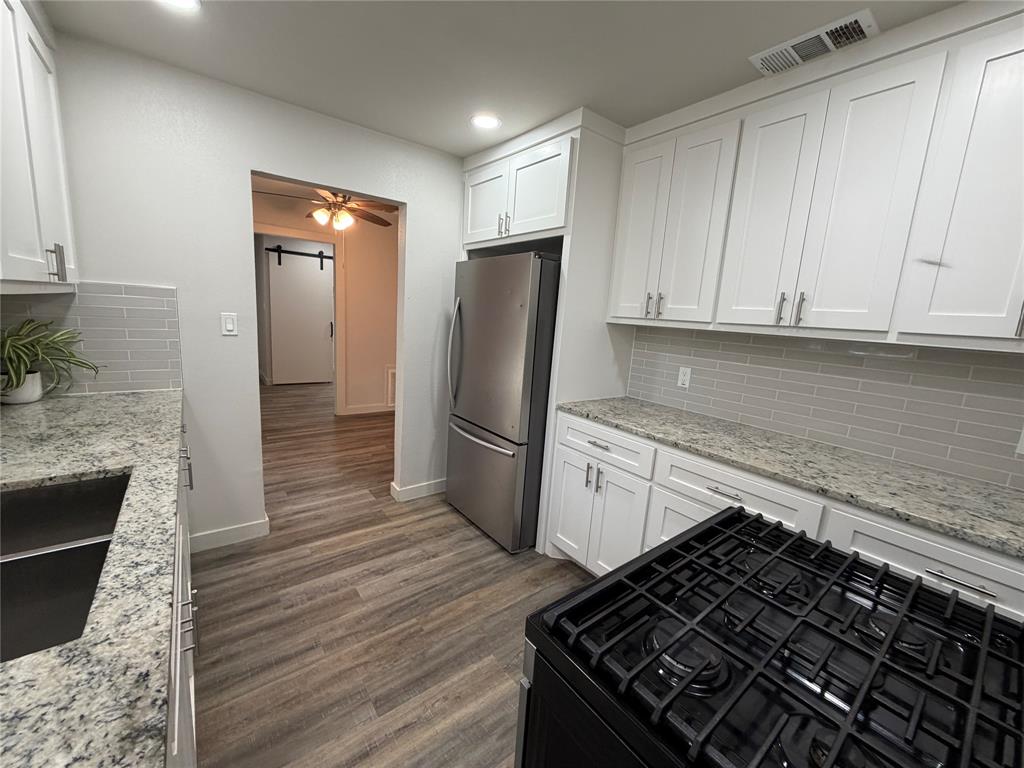 809 S Van Buren Property Photo 14