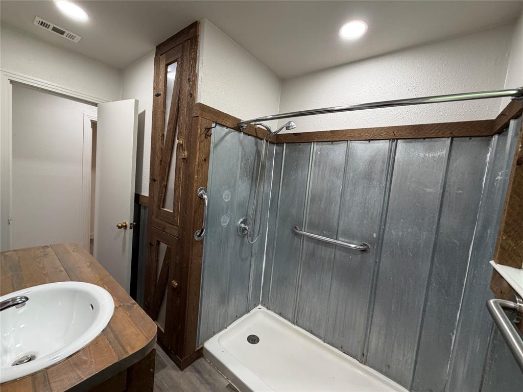 809 S Van Buren Property Photo 20
