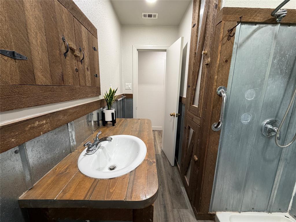 809 S Van Buren Property Photo 21