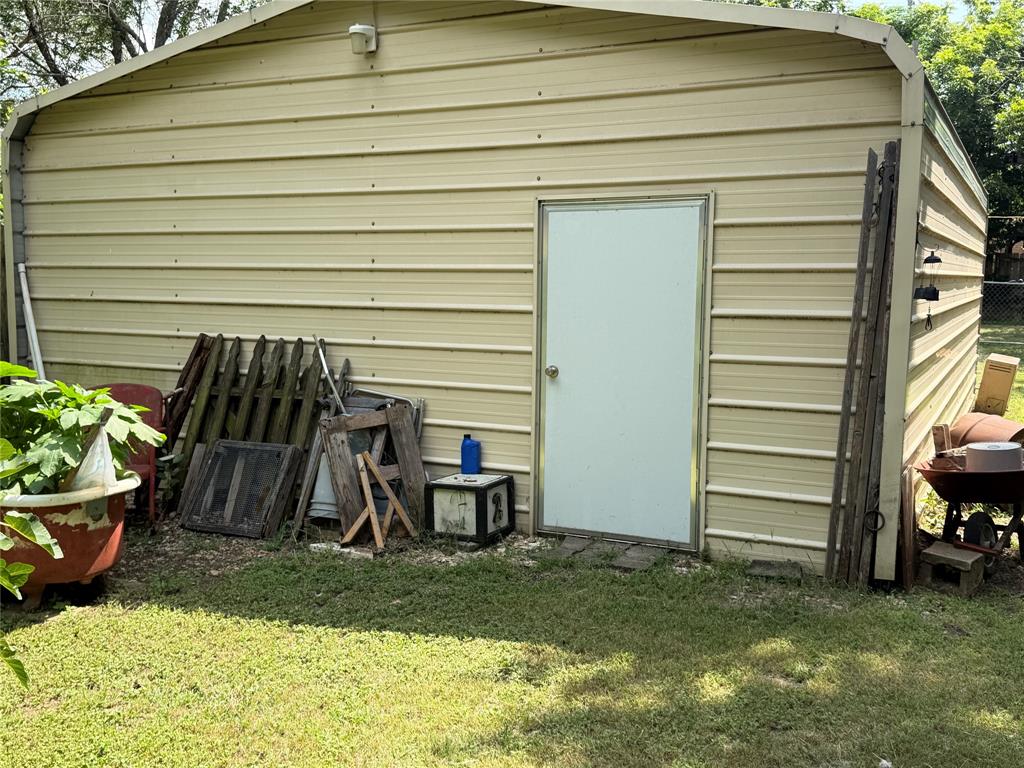 809 S Van Buren Property Photo 33