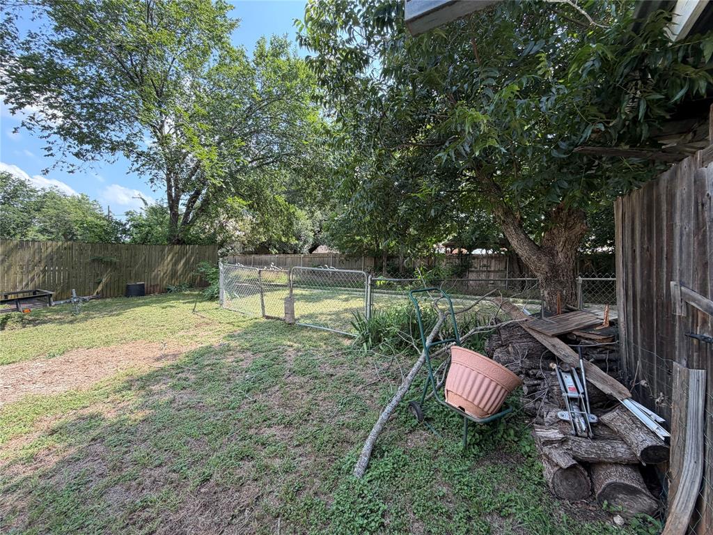 809 S Van Buren Property Photo 40