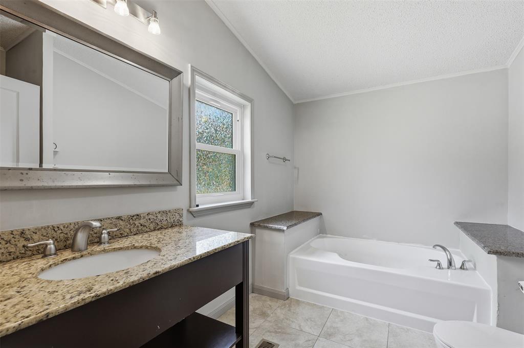 907 Quail Run Property Photo 9