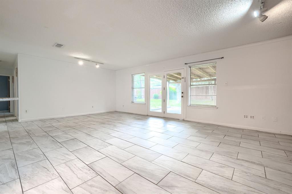 821 Prestwick Street Property Photo 5