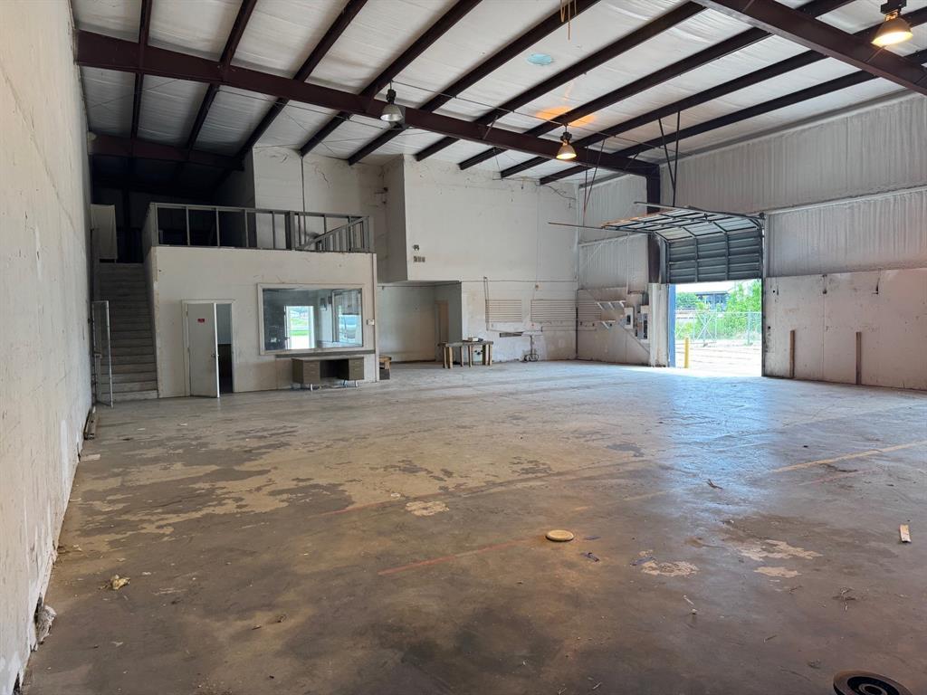 2060 E Texas Street Property Photo 4