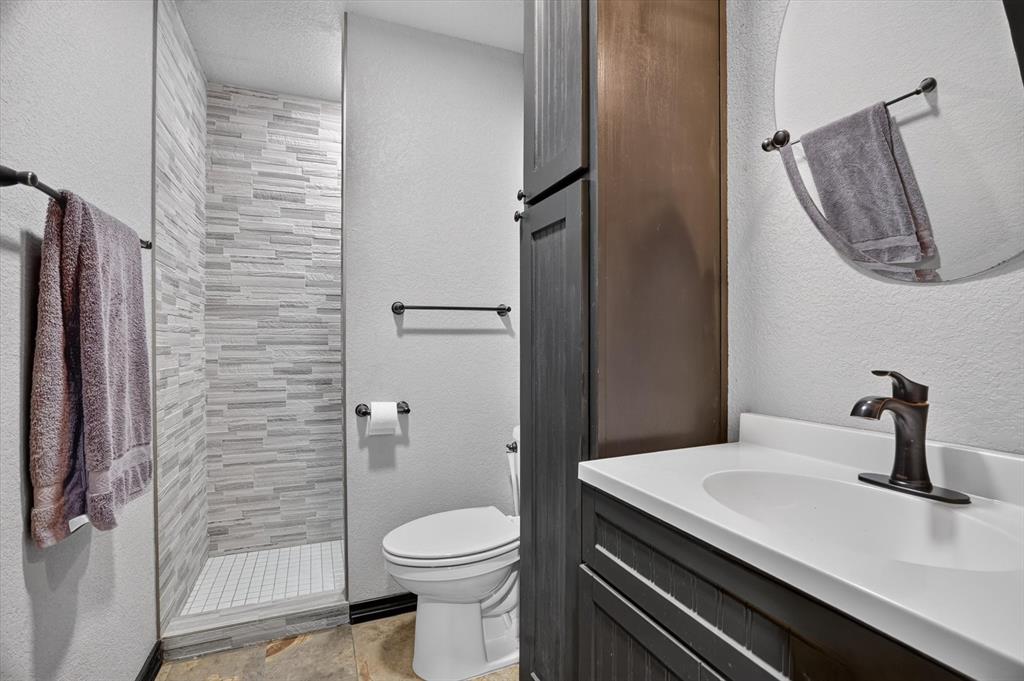 1017 County Road 3555 Property Photo 21