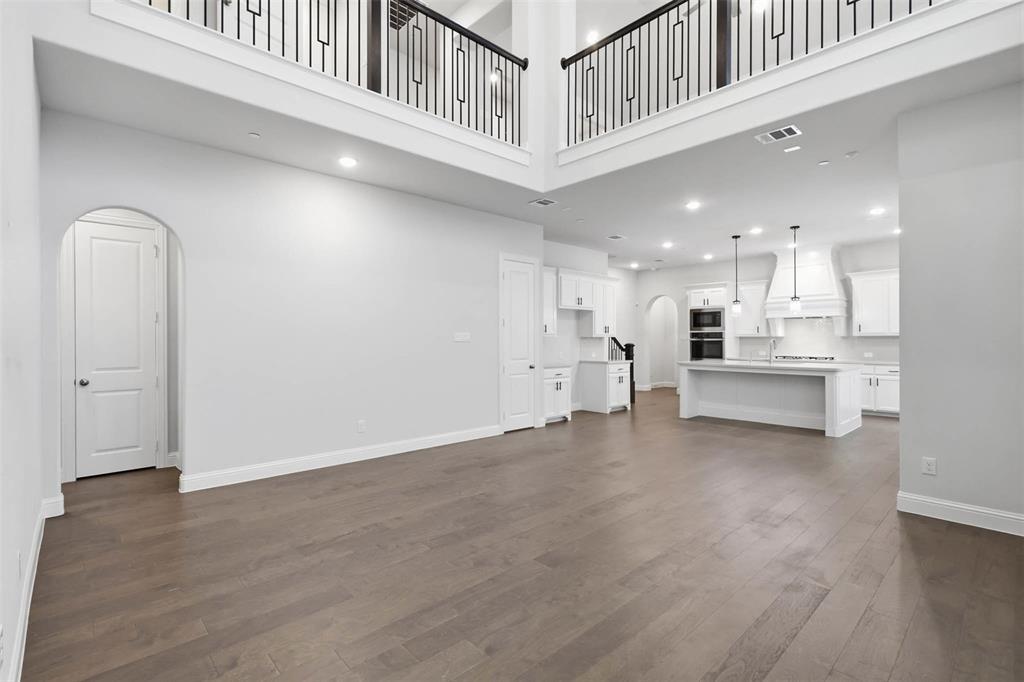 1053 Sarah Street Property Photo 6