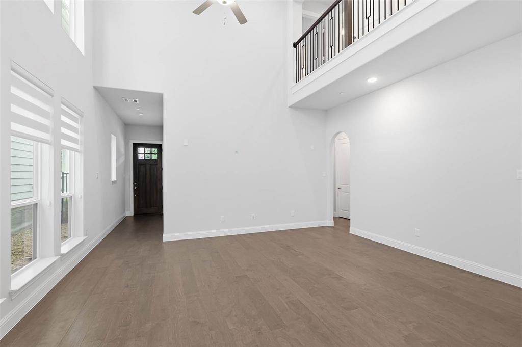 1053 Sarah Street Property Photo 8