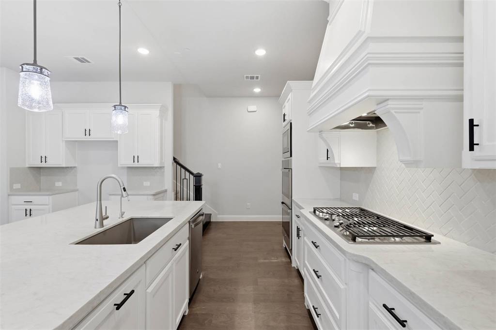 1053 Sarah Street Property Photo 12
