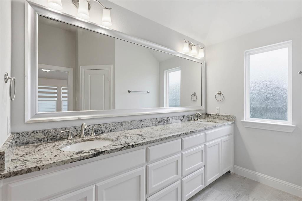 1053 Sarah Street Property Photo 22