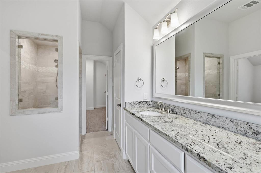 1053 Sarah Street Property Photo 23