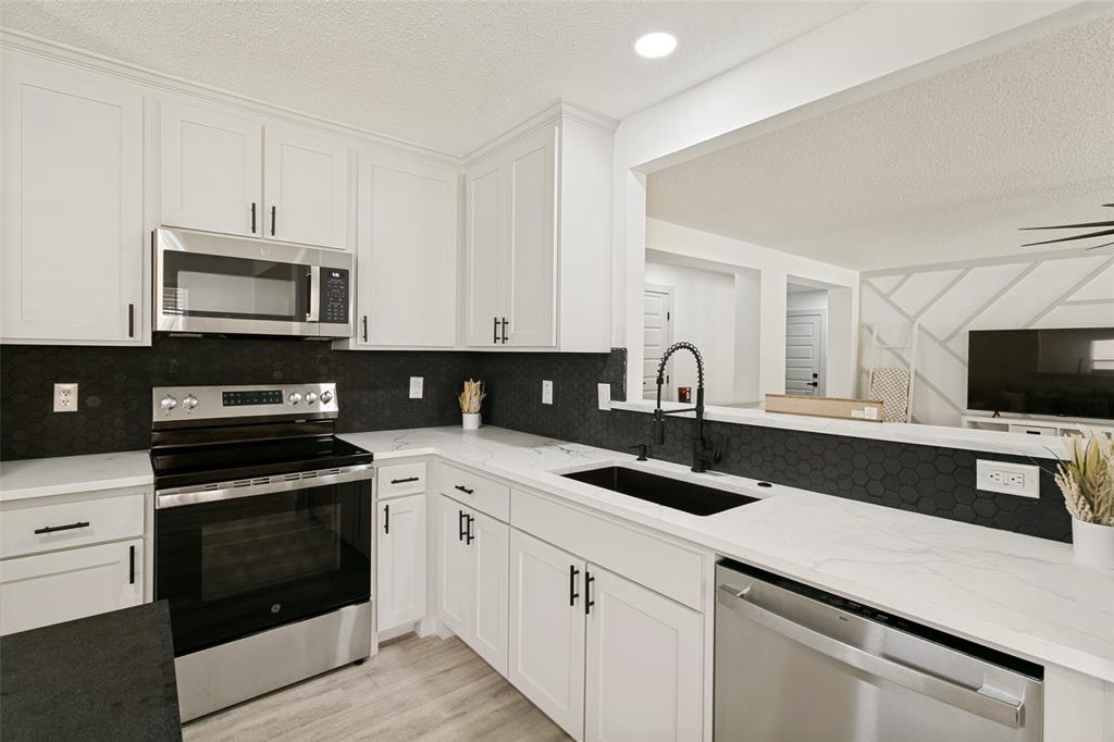 5960 Mckaskle Drive Property Photo 3