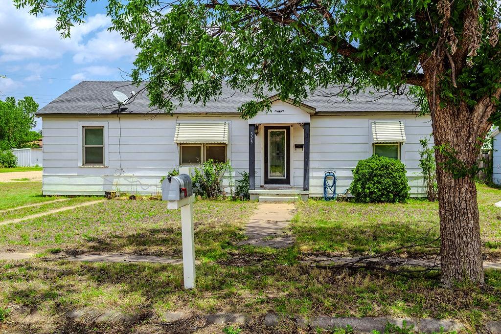 325 Nw Avenue I Property Photo 1