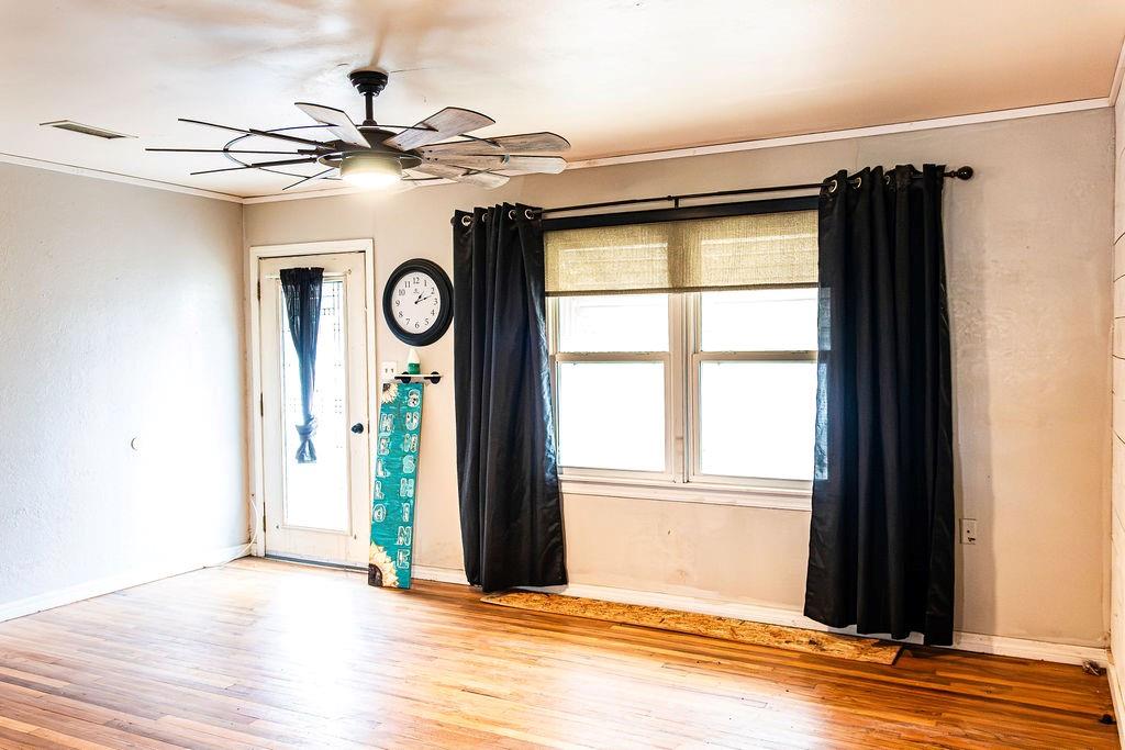 325 Nw Avenue I Property Photo 4