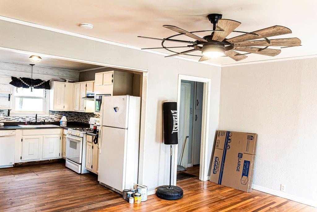325 Nw Avenue I Property Photo 5