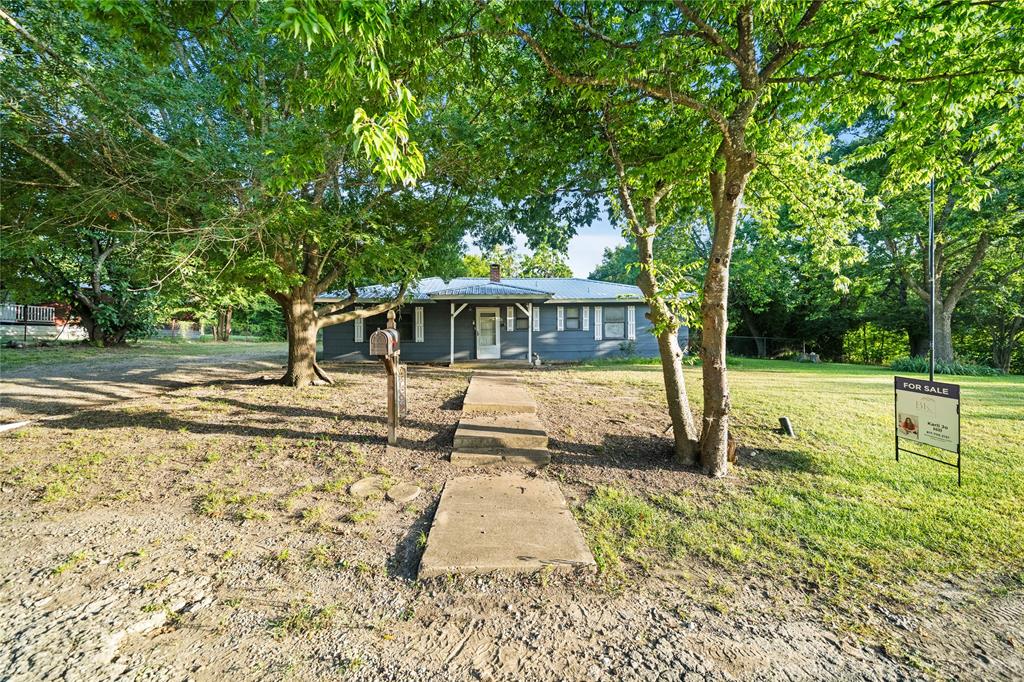 720 E Marshall Avenue Property Photo 1