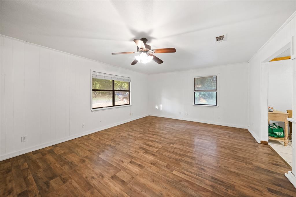 720 E Marshall Avenue Property Photo 5