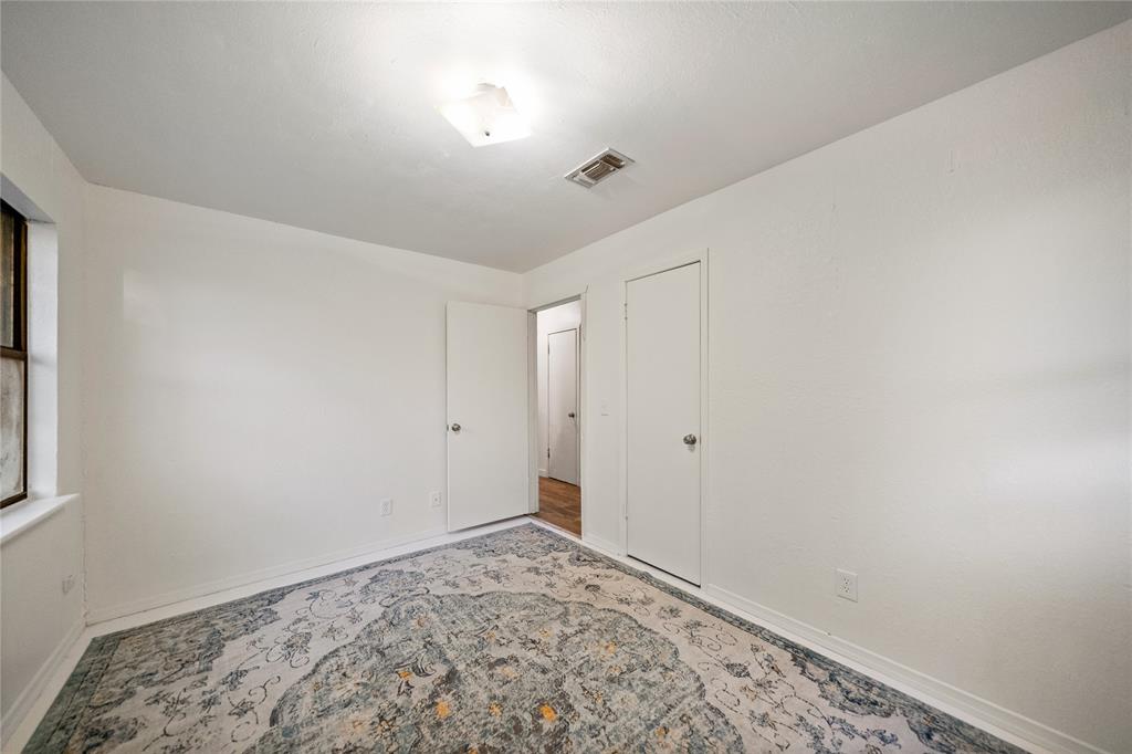 720 E Marshall Avenue Property Photo 15