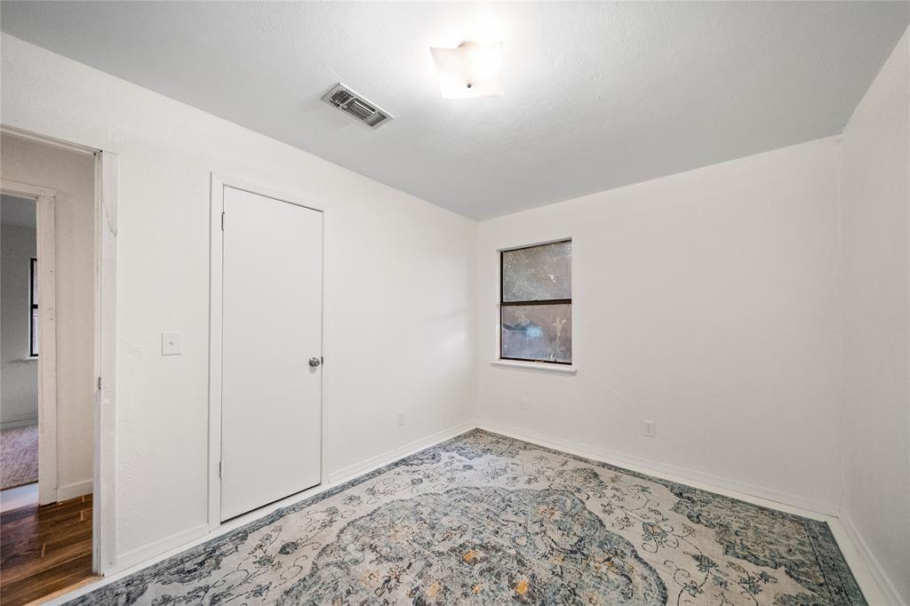 720 E Marshall Avenue Property Photo 16