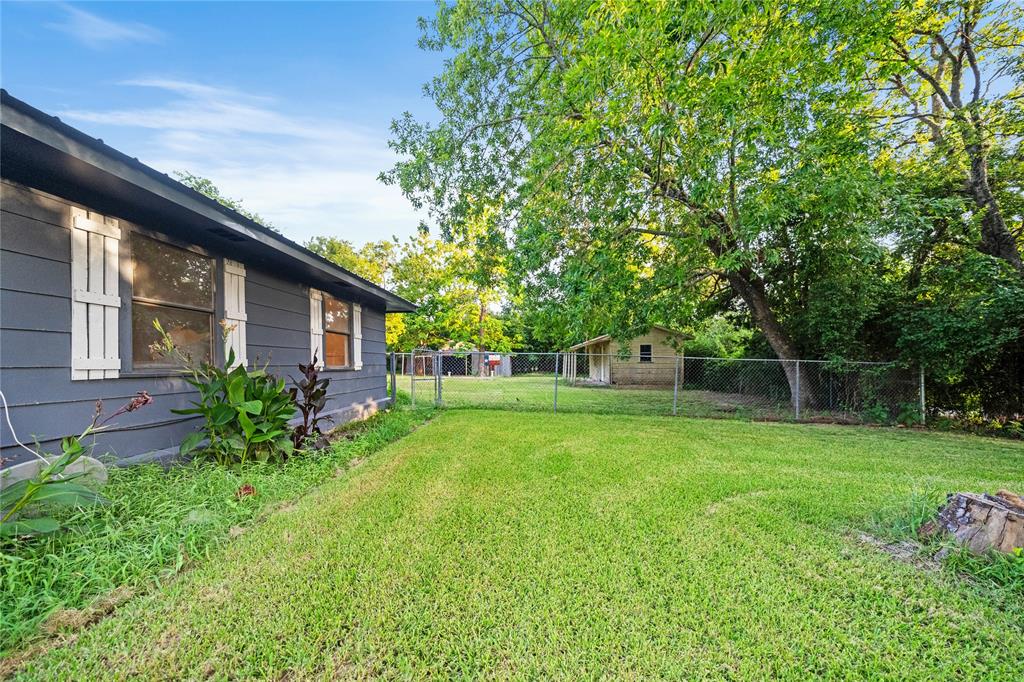 720 E Marshall Avenue Property Photo 34