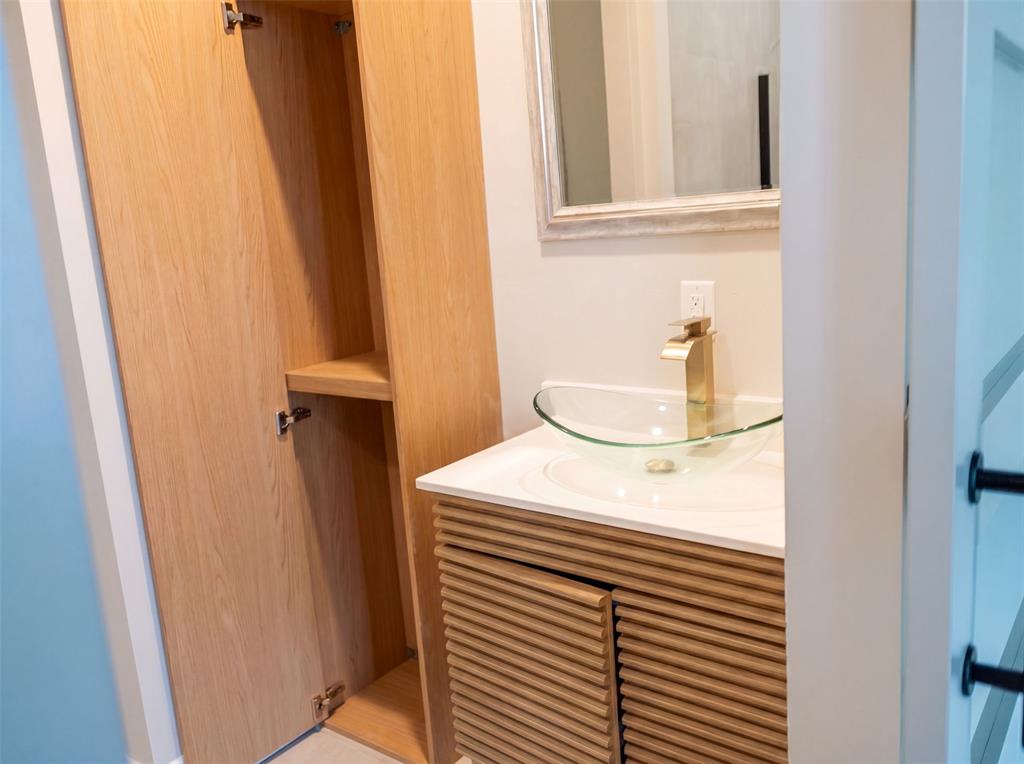 101 Windward Court Property Photo 8