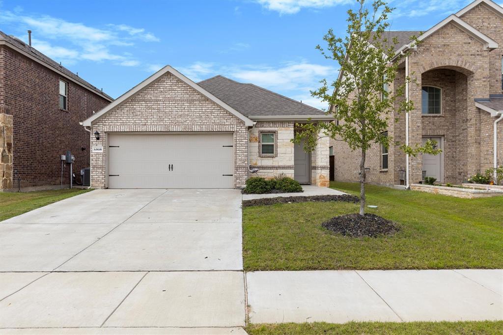 3916 Oak Creek Circle Property Photo 1