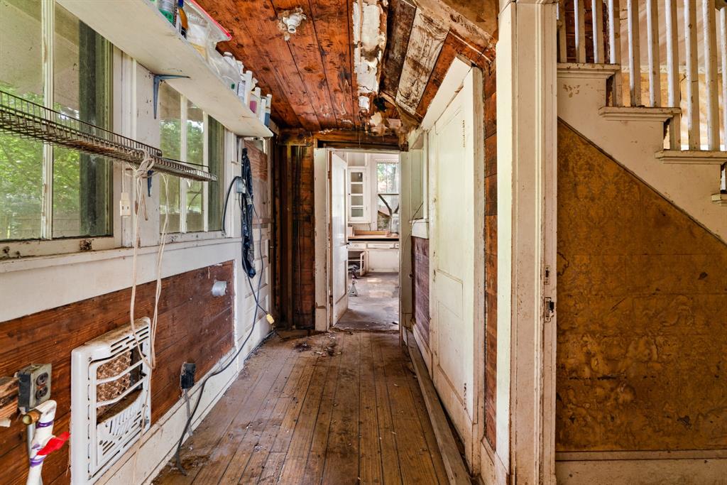 946 S Church Street Property Photo 5