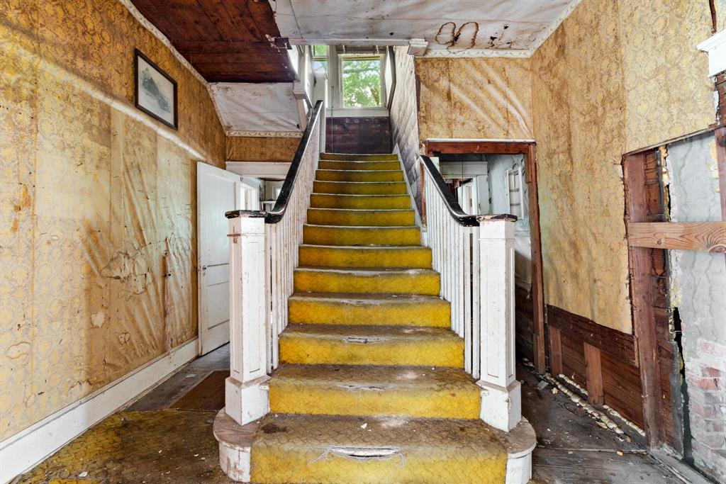 946 S Church Street Property Photo 7